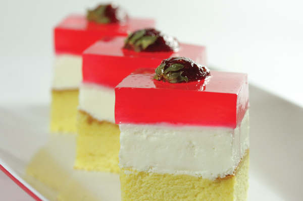 Pudding Strawberry Cake Photo